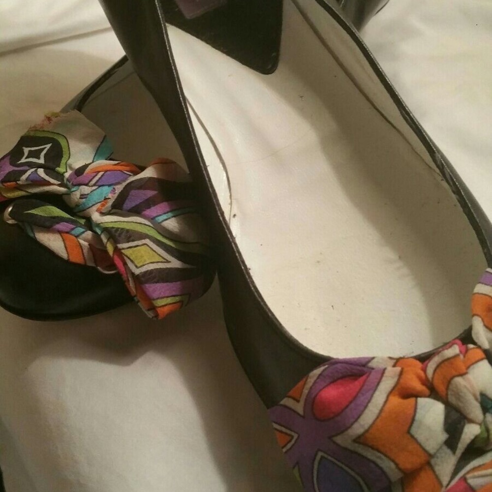 Emilio Pucci Flats w/ Pucci signature. SUPER COMFY! - Picture 4 of 7